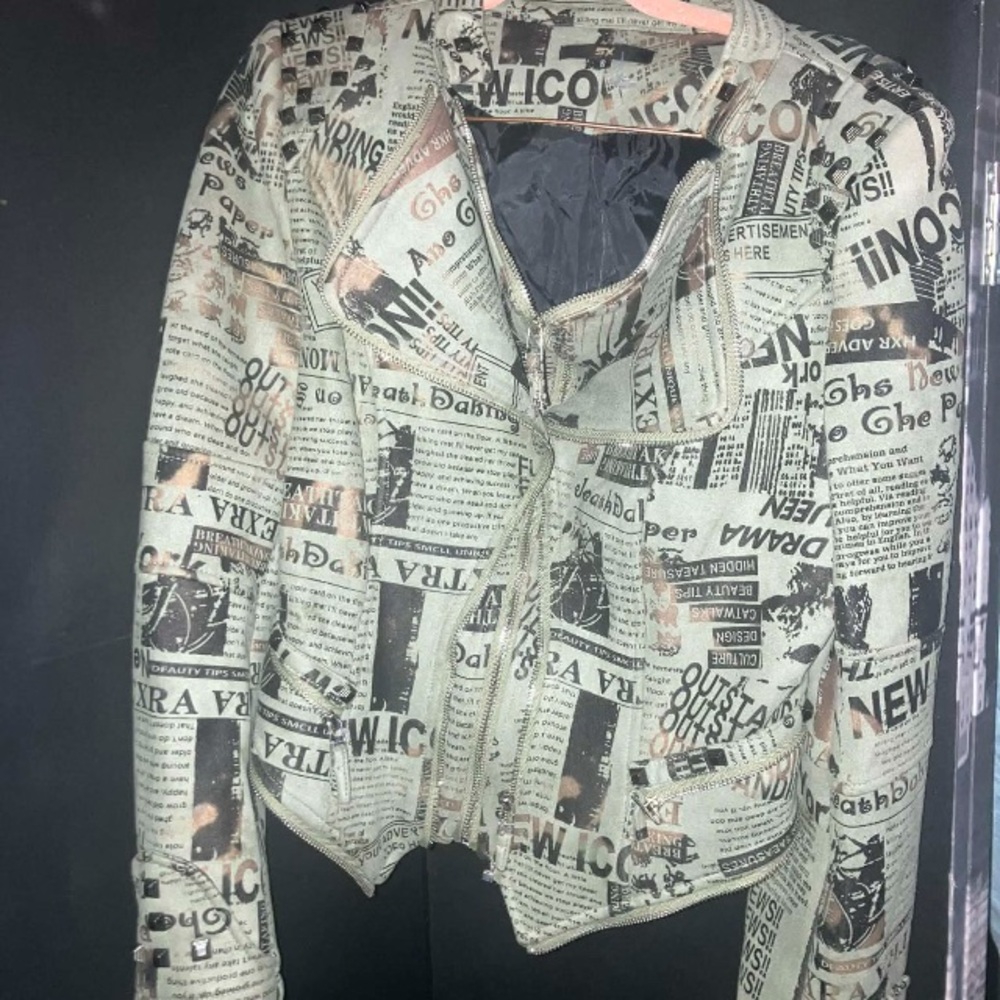 Newspaper Print Cropped Women's Jacket - Multi